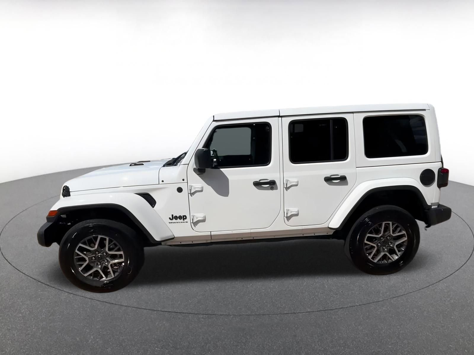 Used 2025 Jeep Wrangler Sahara image 9