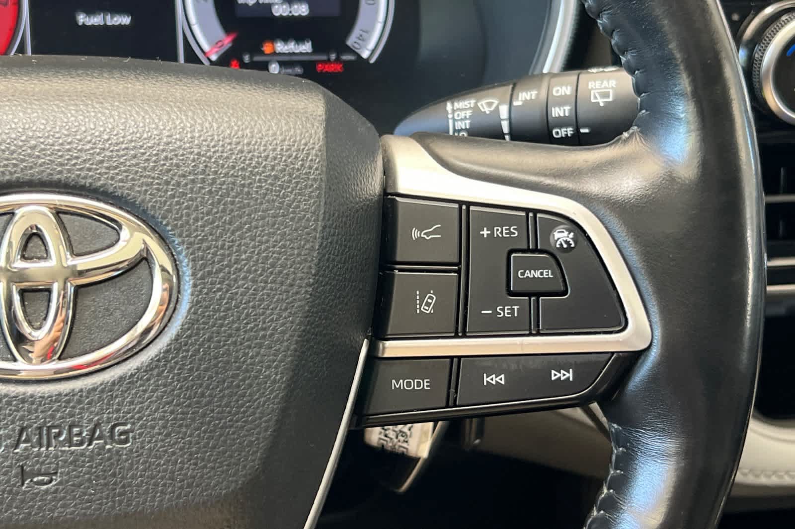 Used 2023 Toyota Highlander Limited AWD/4WD image 28