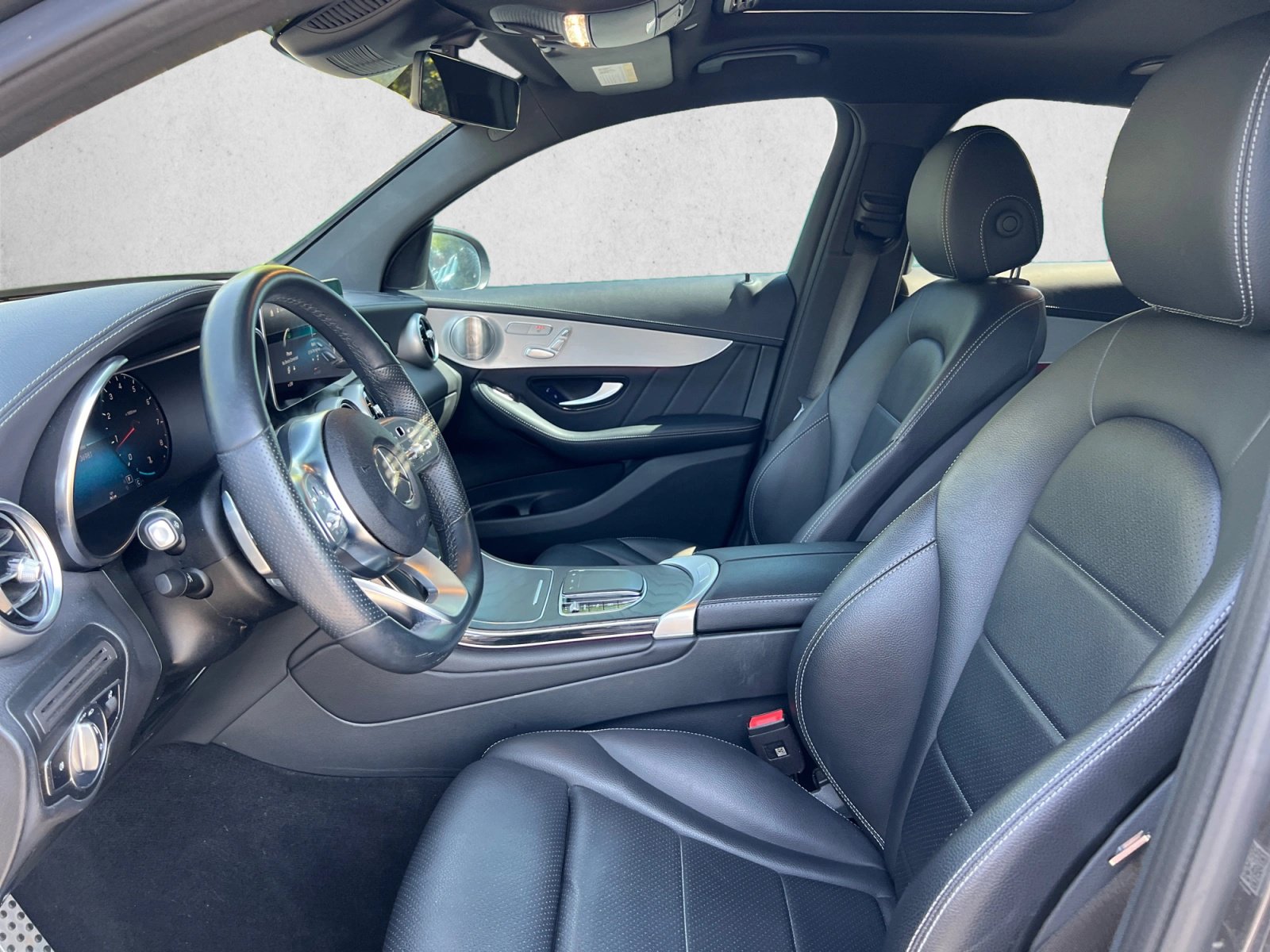 Used 2023 Mercedes-Benz GLC 300 4MATIC Coupe image 11