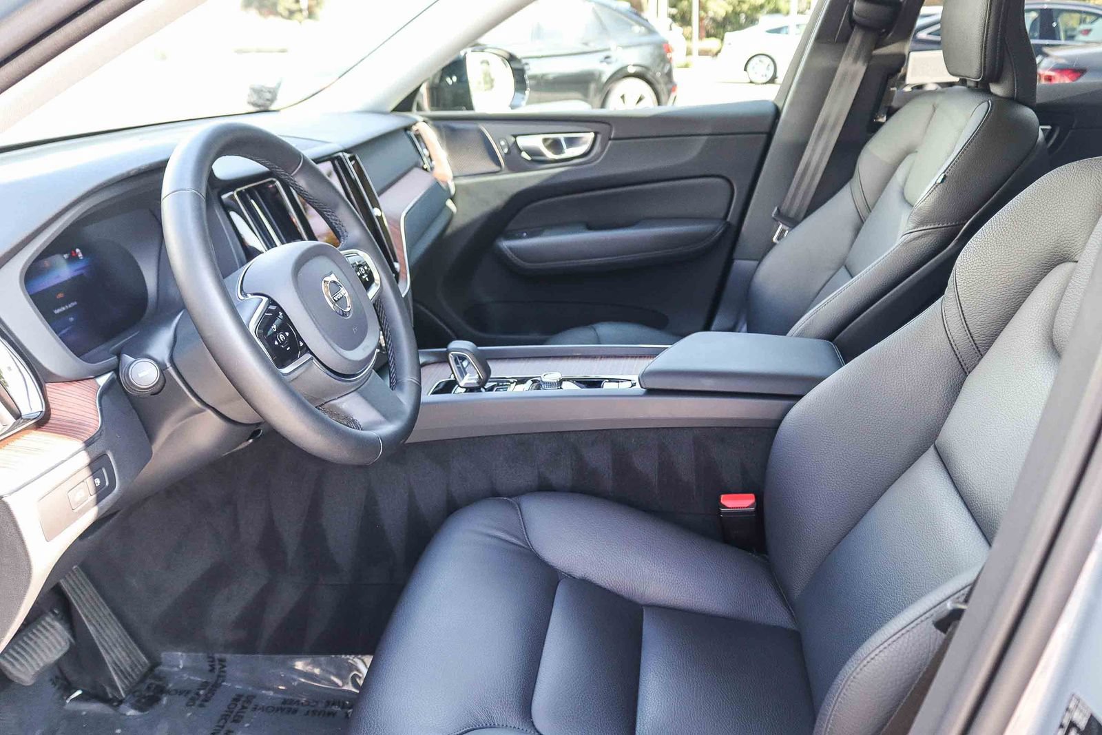 Used 2024 Volvo XC60 T8 Plus w/ Protection Package Premier AWD/4WD image 20