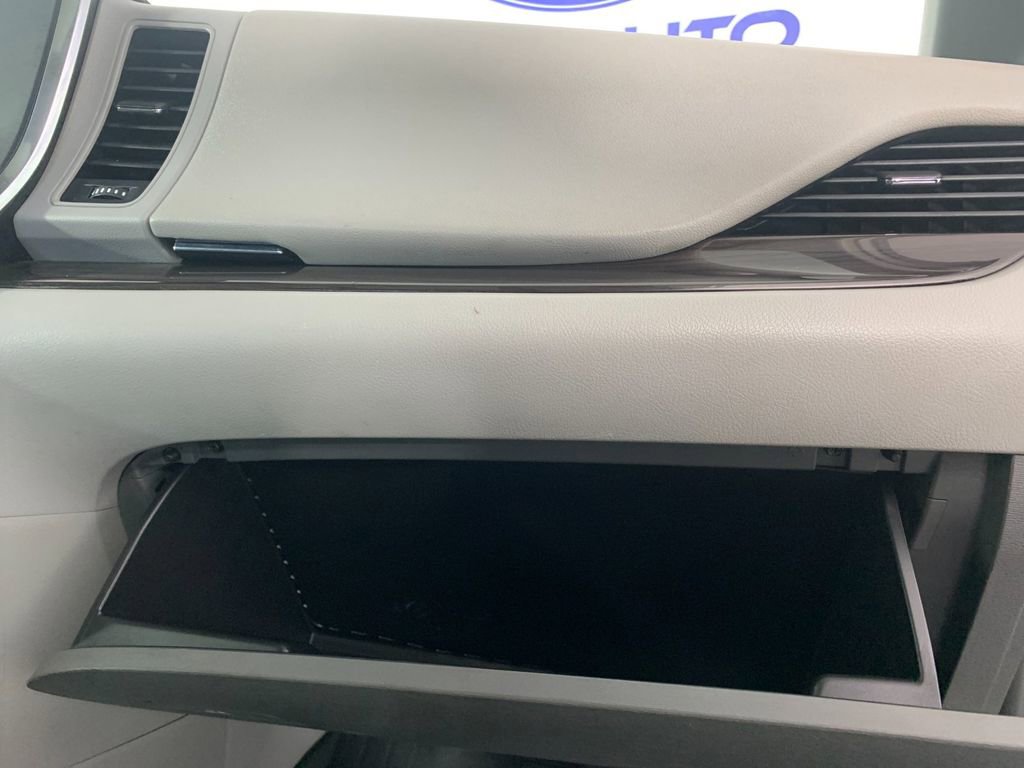 Used 2018 Toyota Sienna XLE Premium image 40