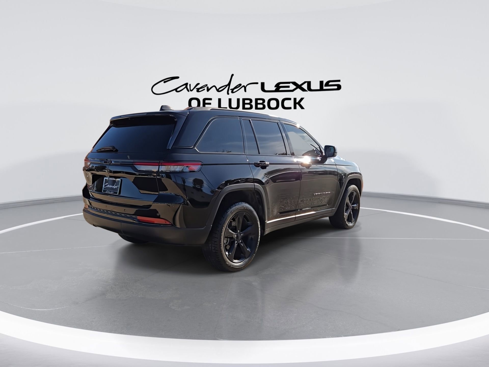 Used 2023 Jeep Grand Cherokee Altitude AWD/4WD image 8