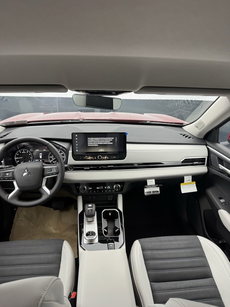 New 2025 Mitsubishi Outlander SE image 32