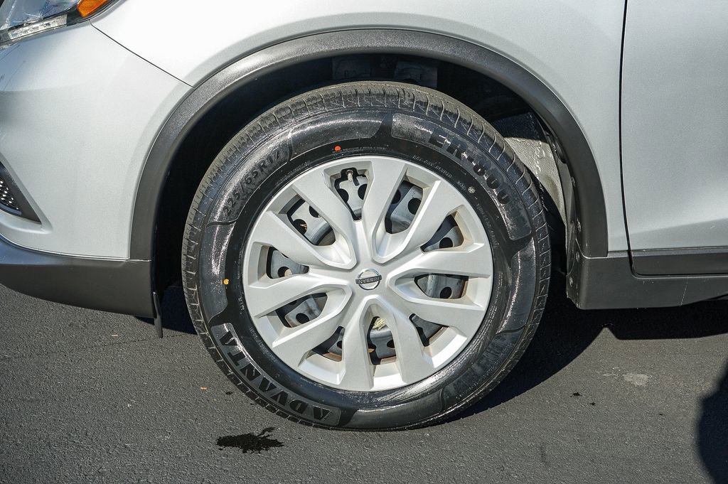 Used 2015 Nissan Rogue S image 11