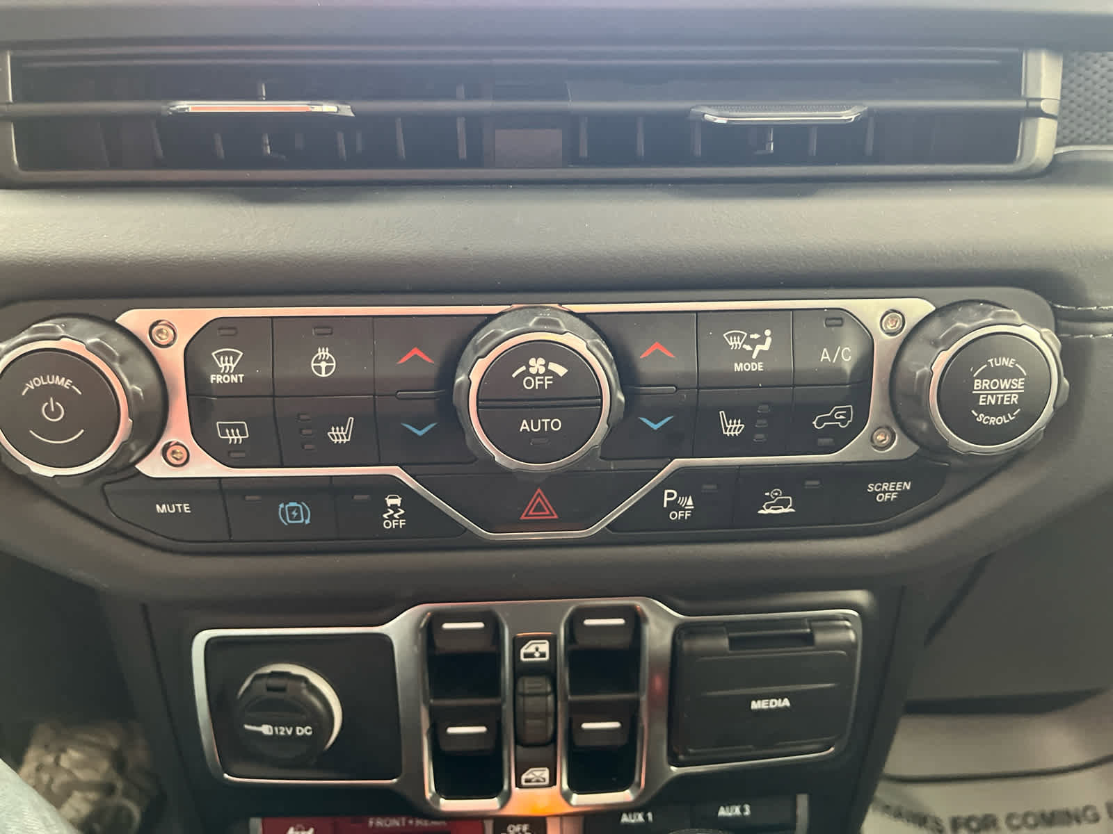 Used 2025 Jeep Wrangler Unlimited Rubicon 4xe w/ Safety Group image 28