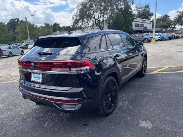 Used 2025 Volkswagen Atlas Cross Sport SE FWD image 6