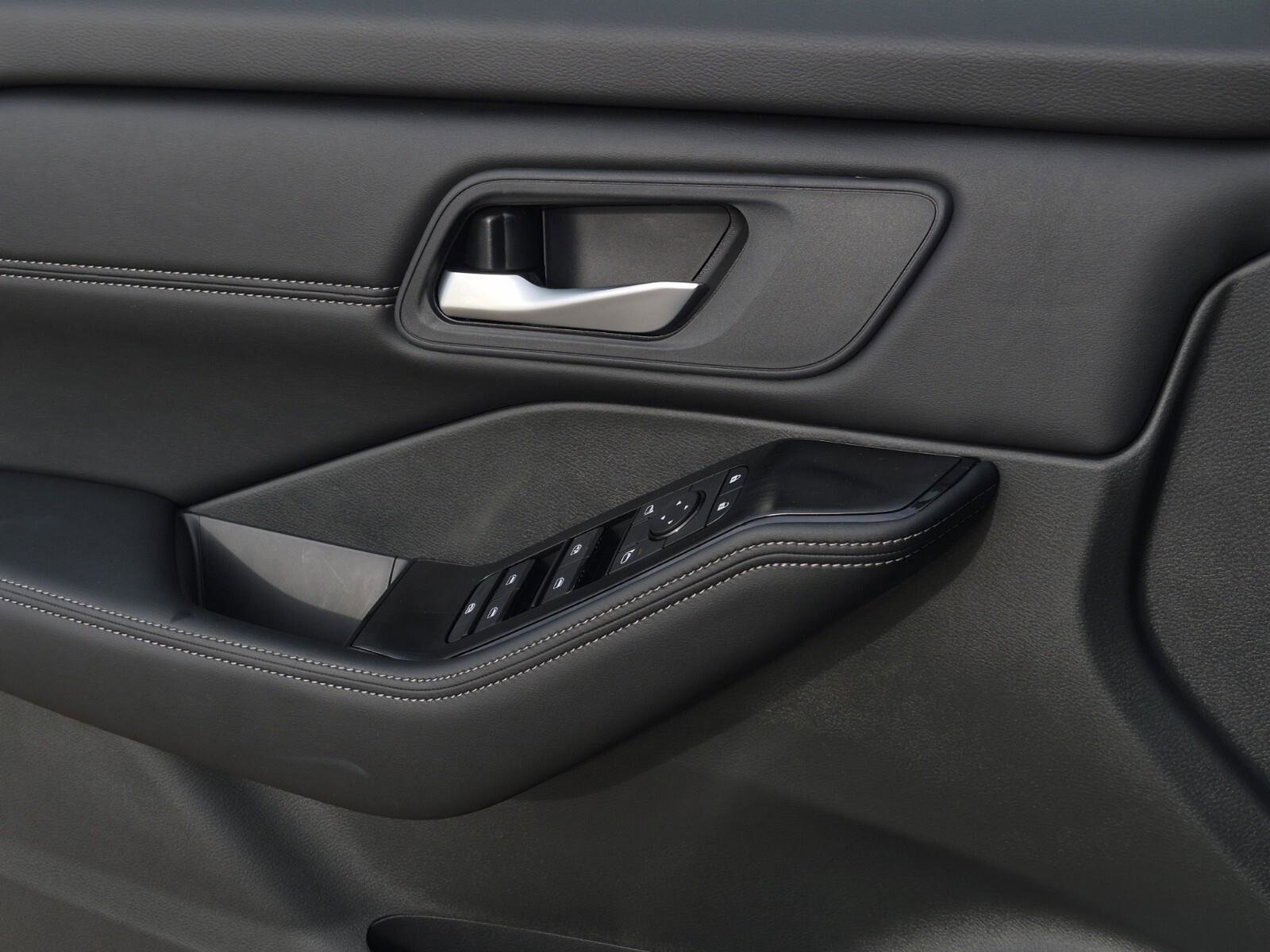 Used 2026 Nissan Rogue SV w/ SV Premium Package image 21