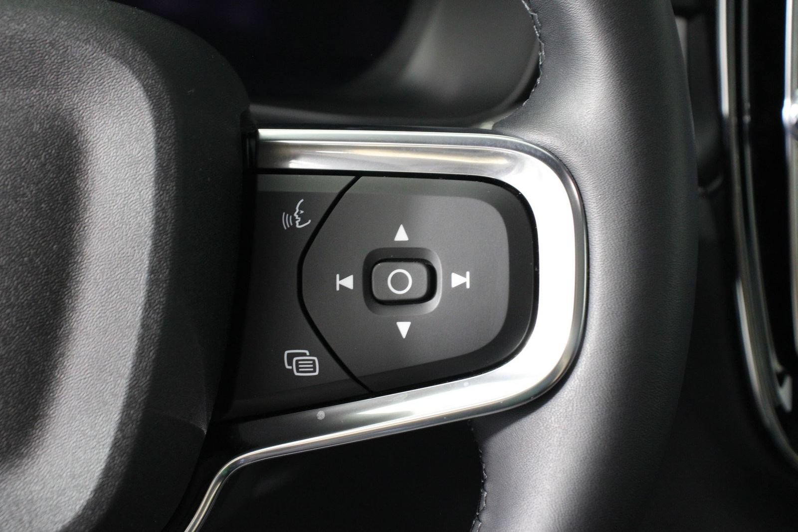 Certified 2023 Volvo C40 P8 Recharge Ultimate w/ Protection Package Premier AWD/4WD image 11