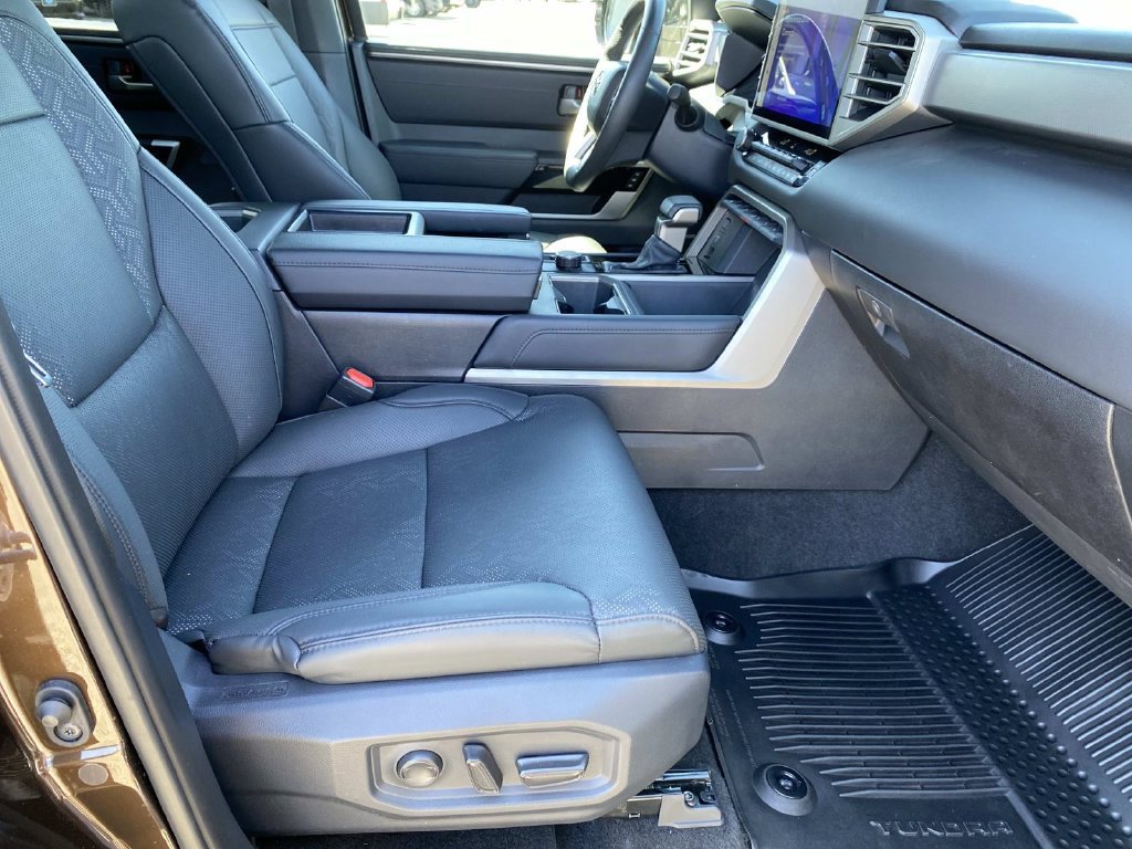 Used 2025 Toyota Tundra Limited AWD/4WD image 23