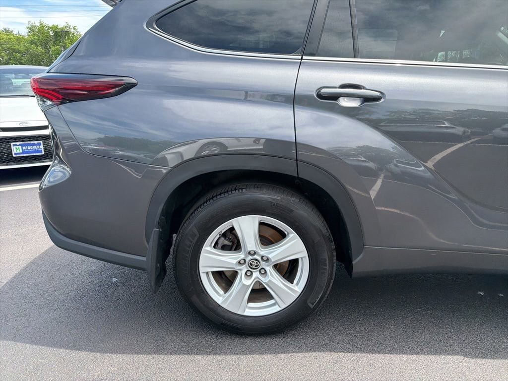 Certified 2024 Toyota Highlander LE AWD/4WD image 4