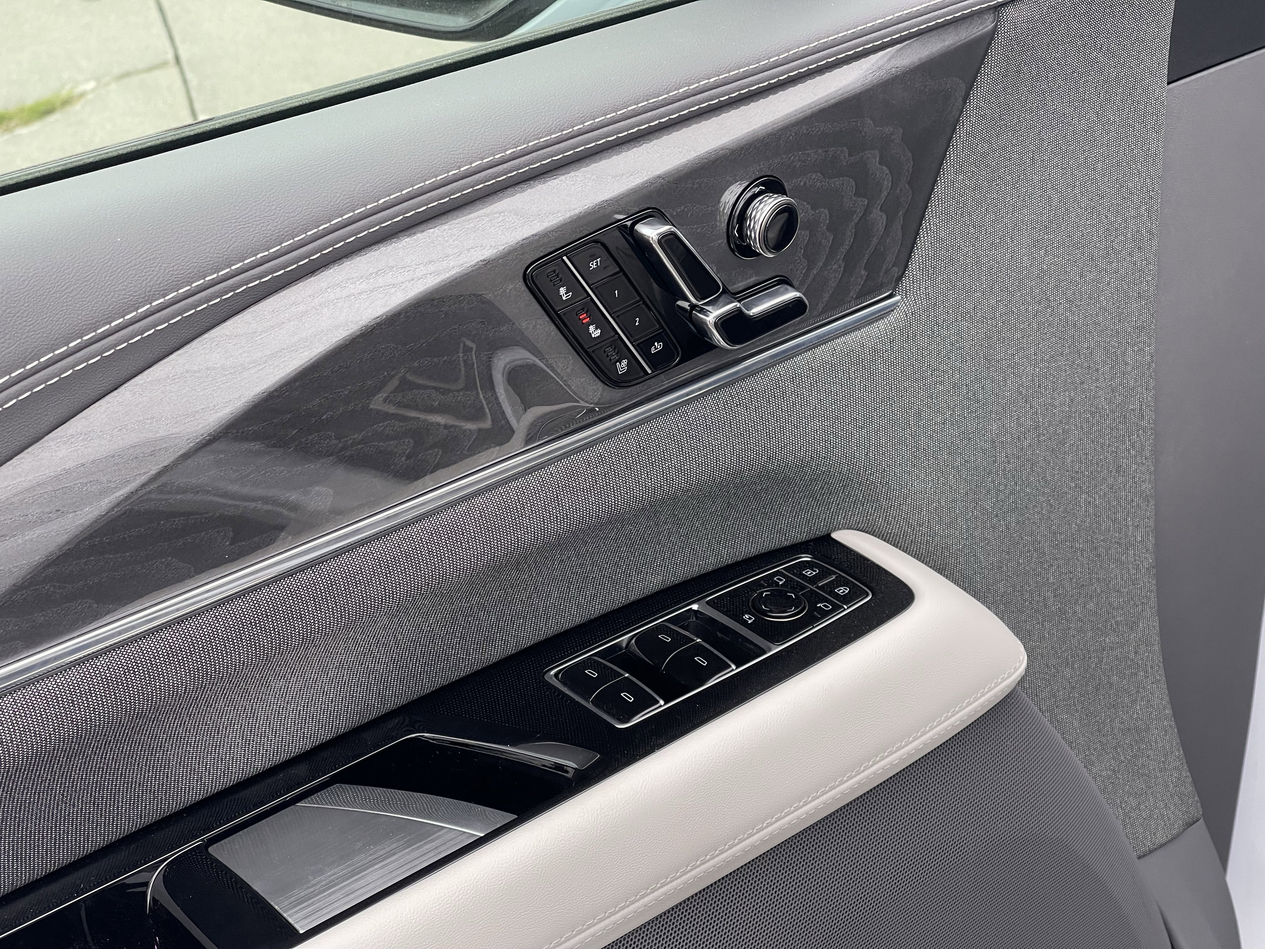 New 2026 Cadillac Escalade IQ Luxury 1 w/ LPO, Radiant Package image 11