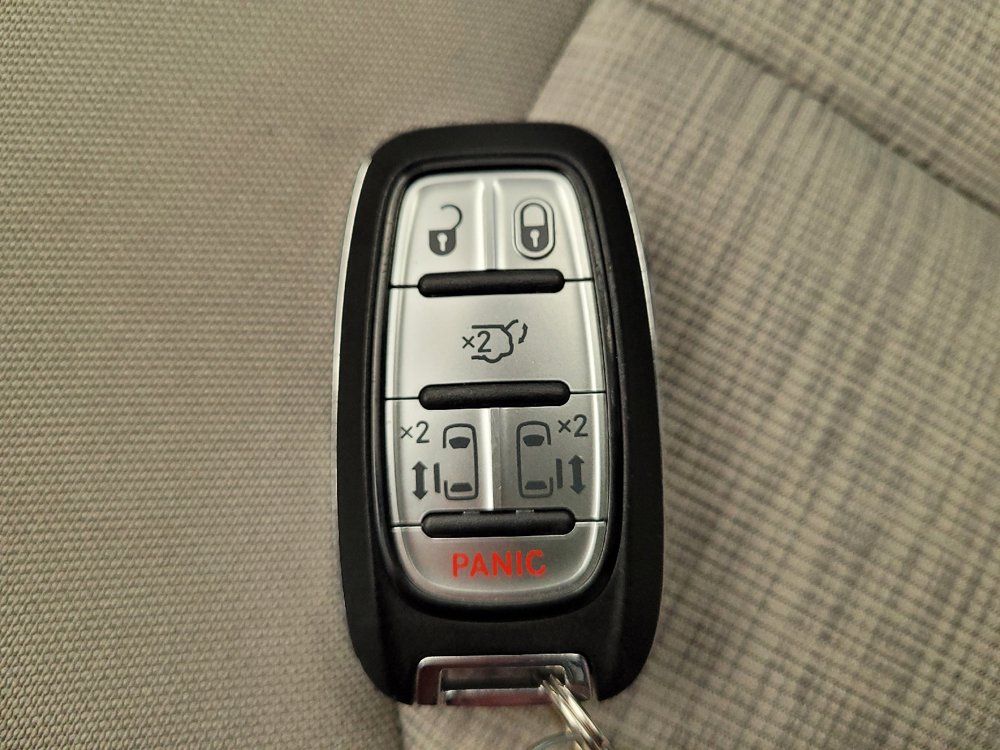 Used 2018 Chrysler Pacifica Touring Plus FWD image 32