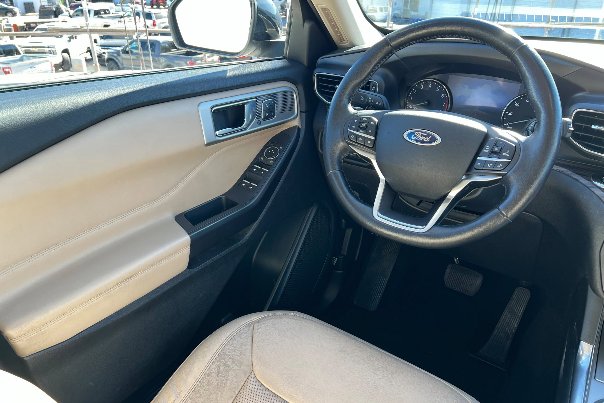 Used 2020 Ford Explorer Limited w/ Class III Trailer Tow Package image 11