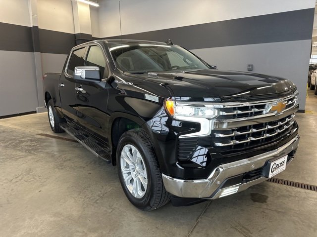 Used 2024 Chevrolet Silverado 1500 LTZ image 2