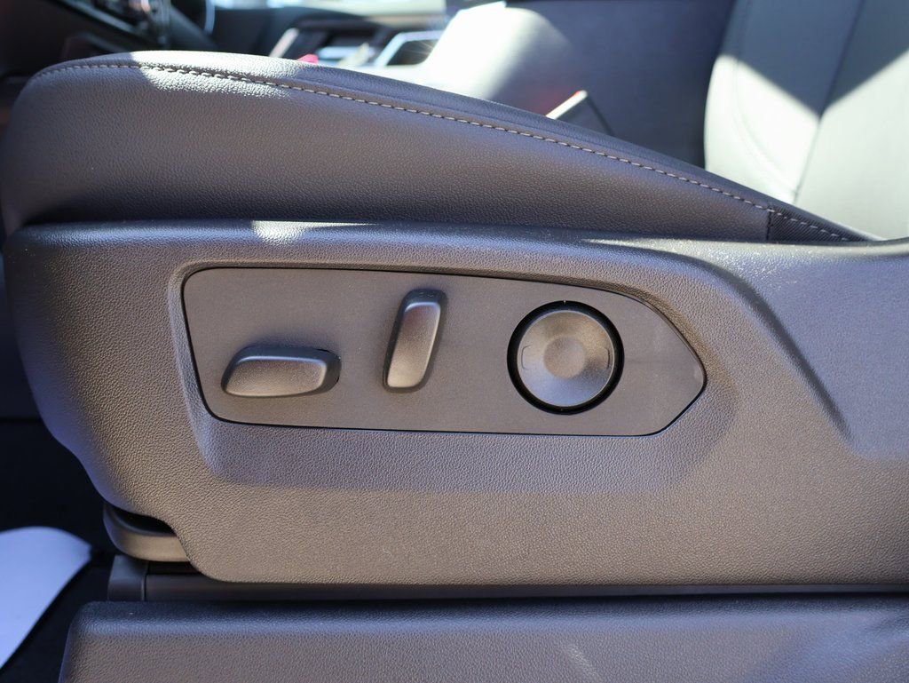 New 2025 GMC Sierra 2500 SLT w/ SLT Premium Package image 17