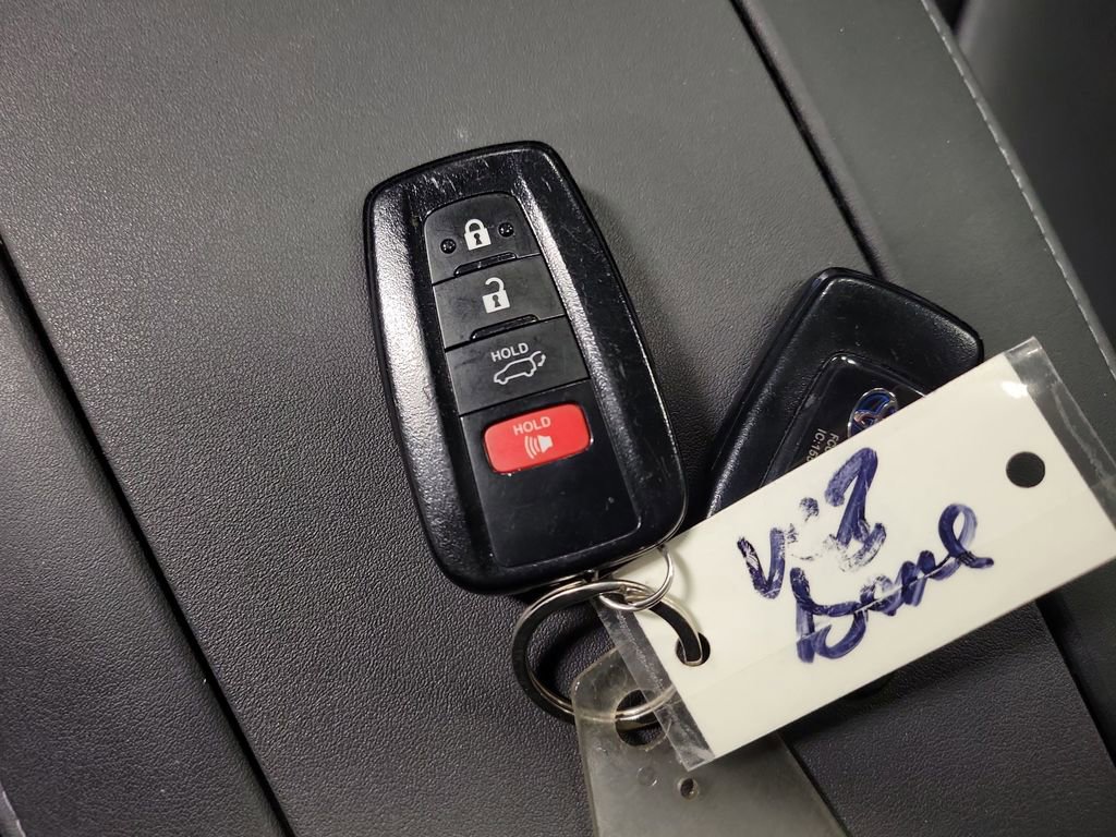 Used 2021 Toyota Highlander XLE image 15