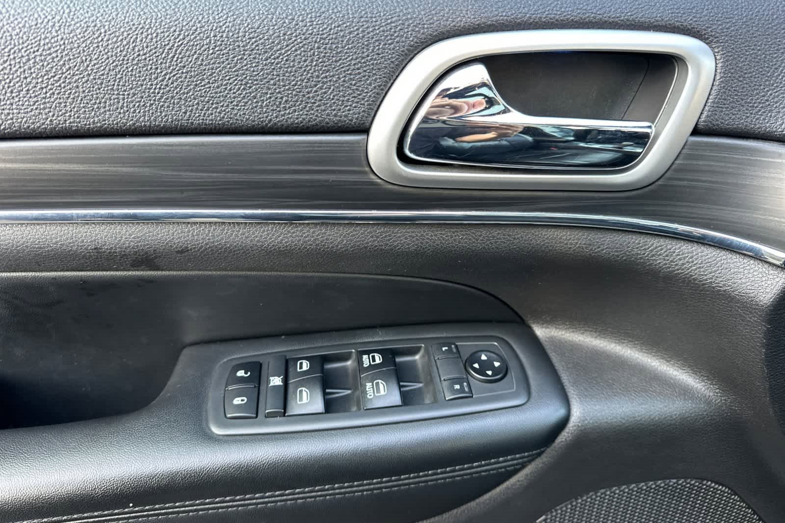 Used 2019 Jeep Grand Cherokee Limited w/ Luxury Group II image 12