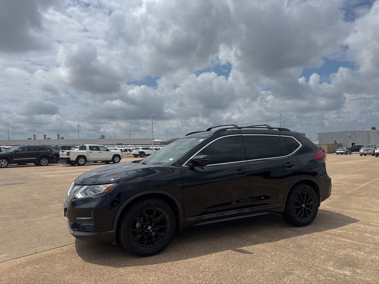 Used 2017 Nissan Rogue SV w/ Midnight Edition FWD image 10