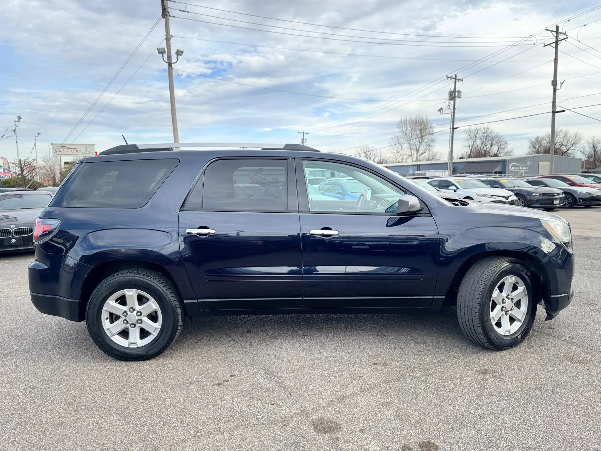Used 2016 GMC Acadia SLE FWD image 2
