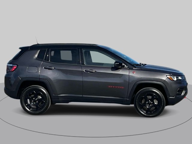 Used 2024 Jeep Compass Trailhawk AWD/4WD image 3