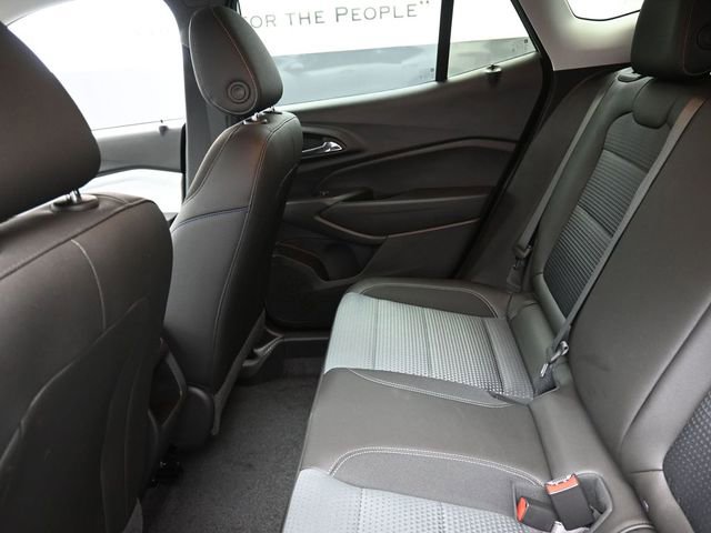 Used 2025 Chevrolet Trax LT w/ LT Convenience Package FWD image 21