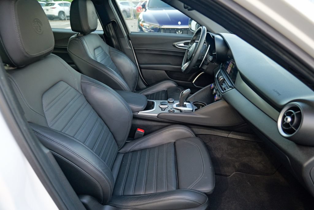 Used 2023 Alfa Romeo Giulia Veloce AWD/4WD image 34