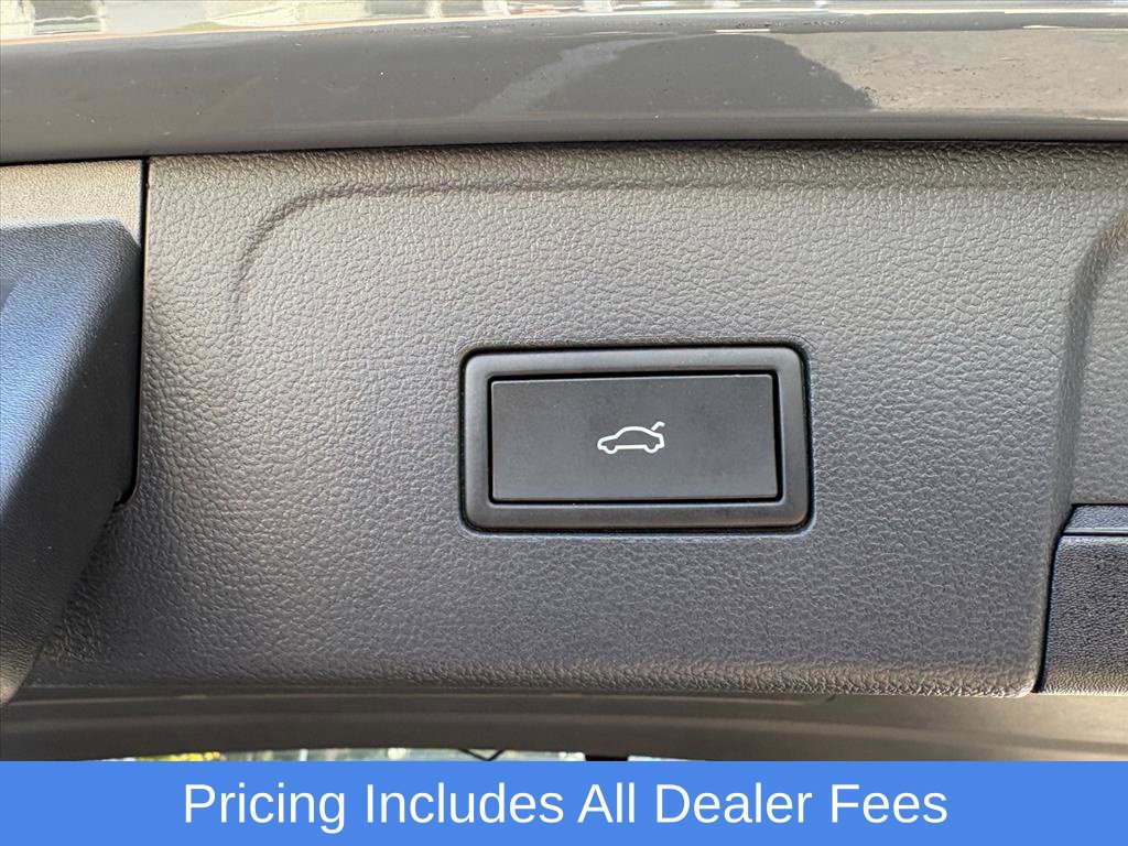 Used 2025 Volkswagen Atlas Peak Edition SE AWD/4WD image 24