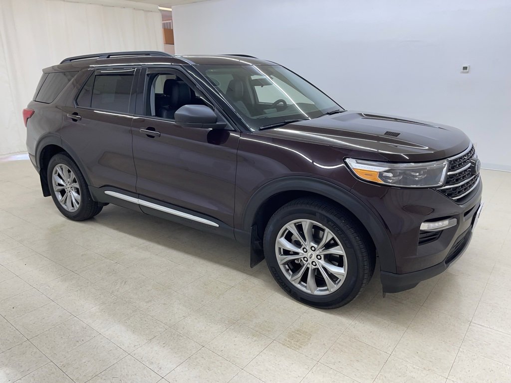 Used 2023 Ford Explorer XLT w/ Equipment Group 202A image 8