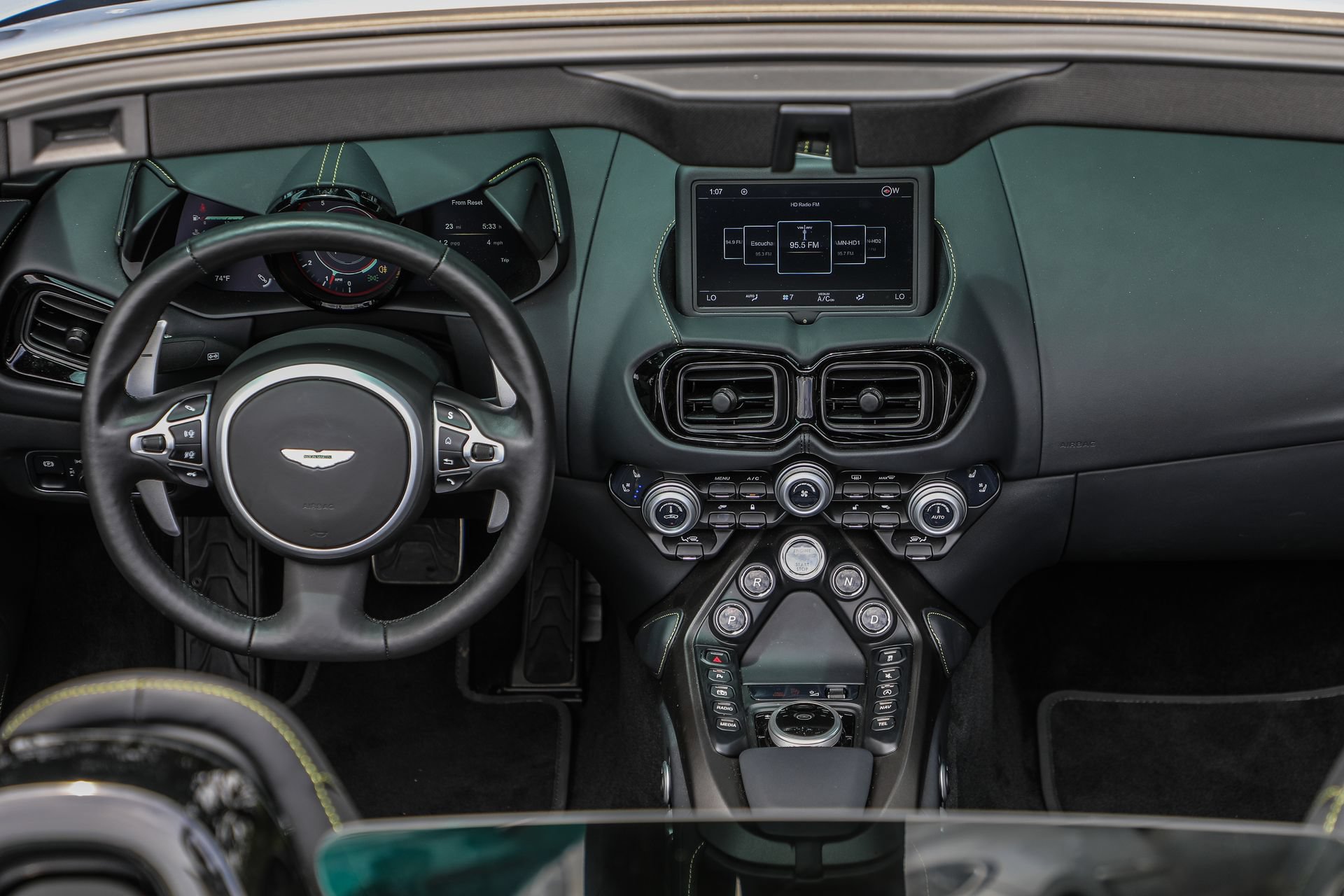 Used 2023 Aston Martin V8 Vantage Roadster RWD image 14