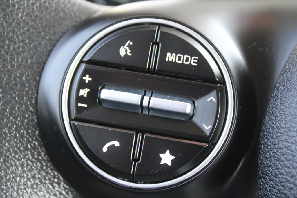Certified 2025 Kia Soul LX w/ LX Technology Package FWD image 25