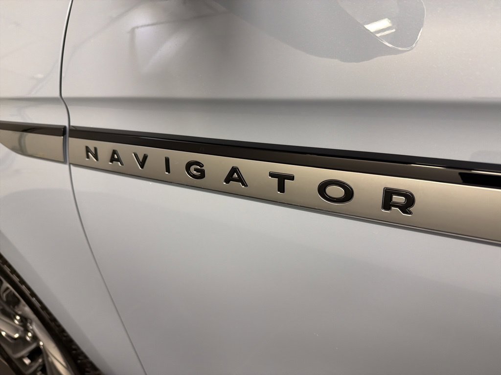Used 2026 Lincoln Navigator L Reserve AWD/4WD image 46