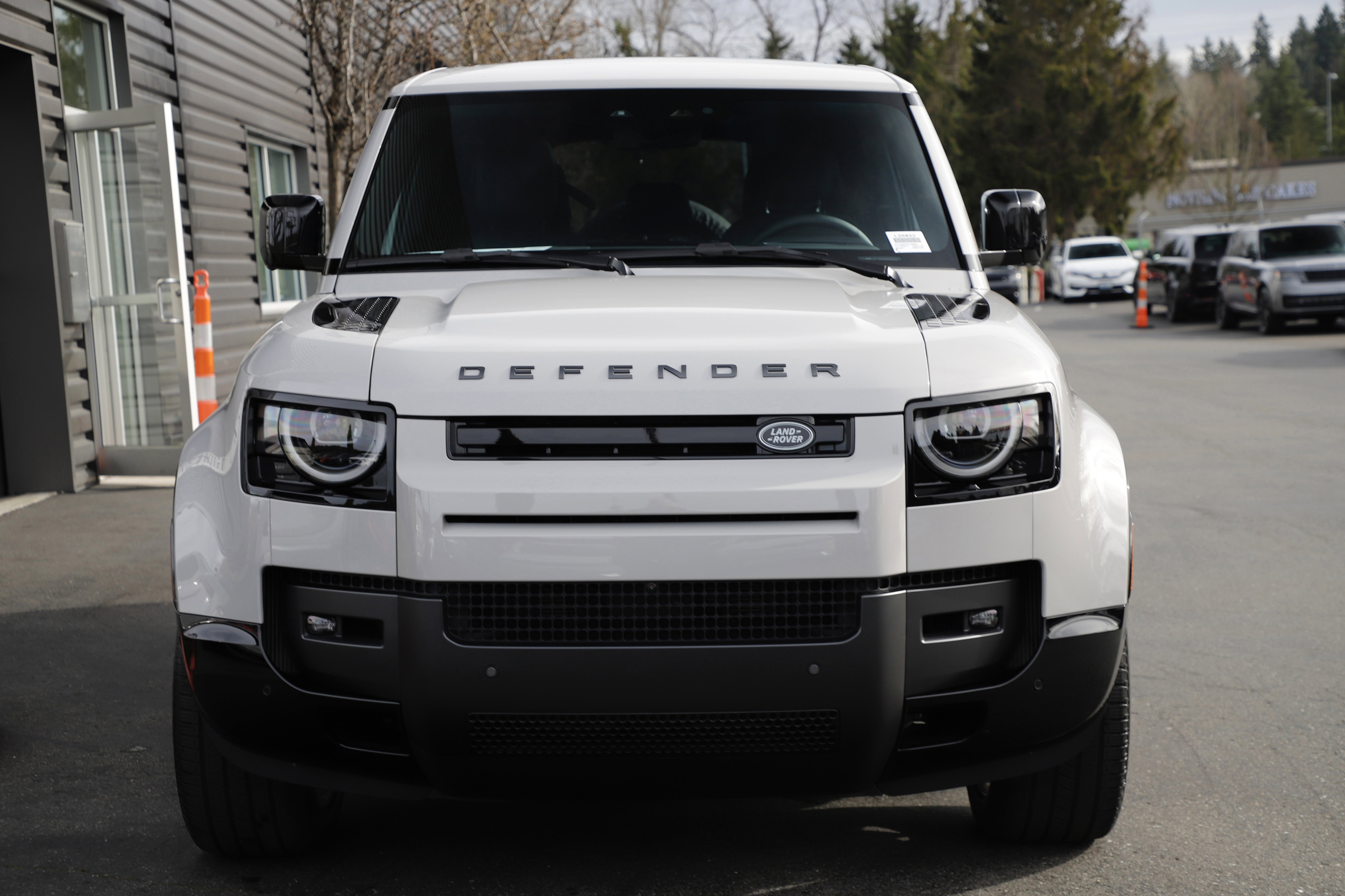 New 2026 Land Rover Defender 110 X-Dynamic SE image 4