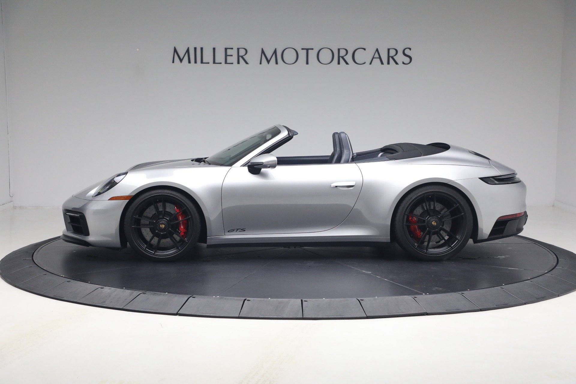 Used 2024 Porsche 911 Carrera GTS RWD image 3