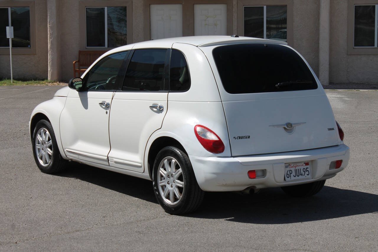 Used 2009 Chrysler PT Cruiser Touring FWD image 5