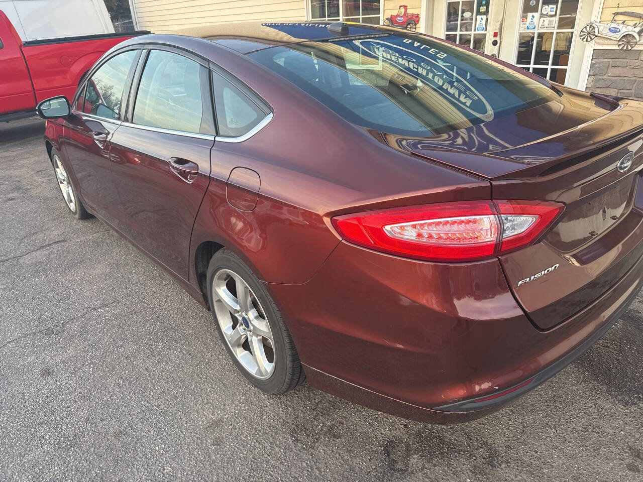 Used 2015 Ford Fusion SE w/ Equipment Group 201A image 9