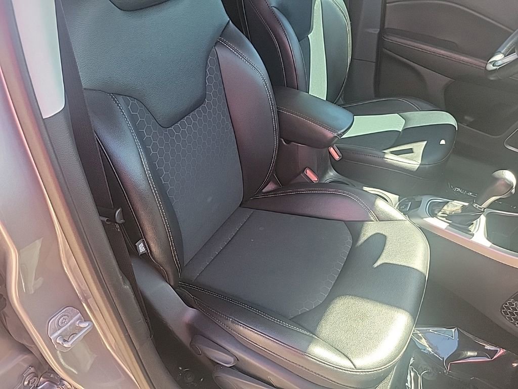 Used 2019 Jeep Compass Latitude w/ Popular Equipment Group FWD image 38