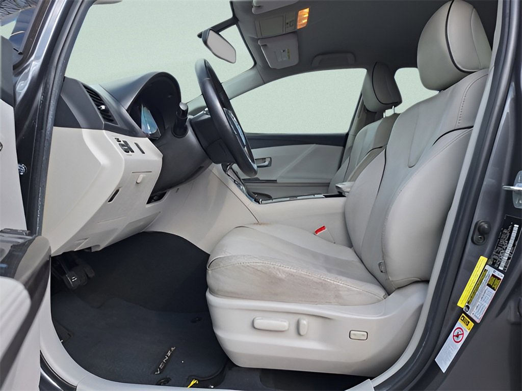 Used 2013 Toyota Venza XLE image 11