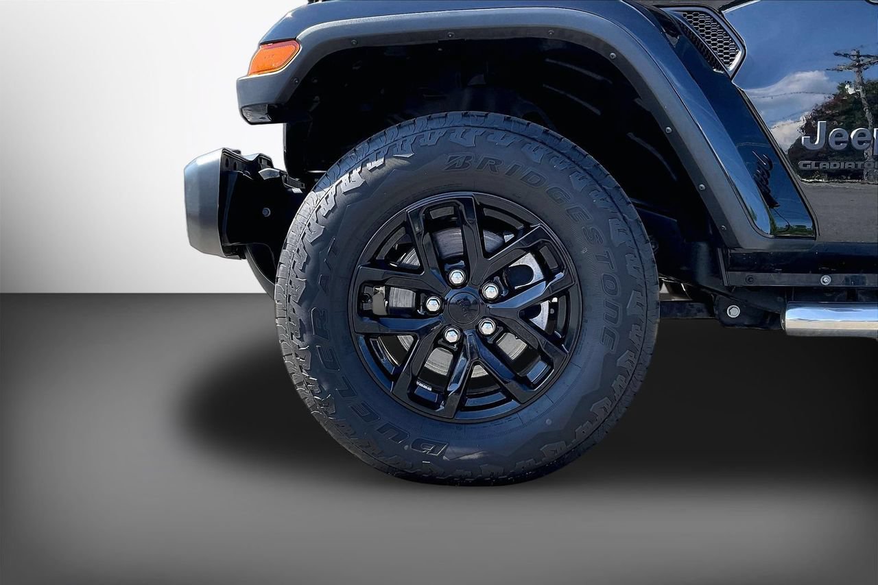 Used 2023 Jeep Gladiator Sport AWD/4WD image 32