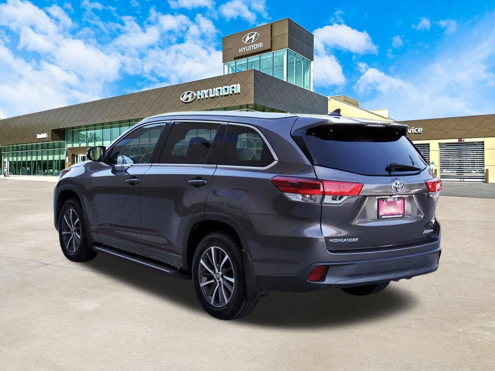 Used 2018 Toyota Highlander XLE AWD/4WD image 8