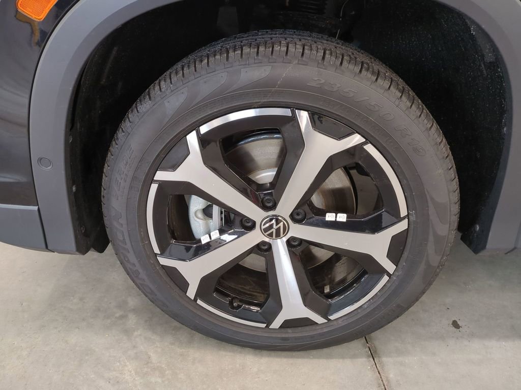 New 2026 Volkswagen Tiguan SE image 9