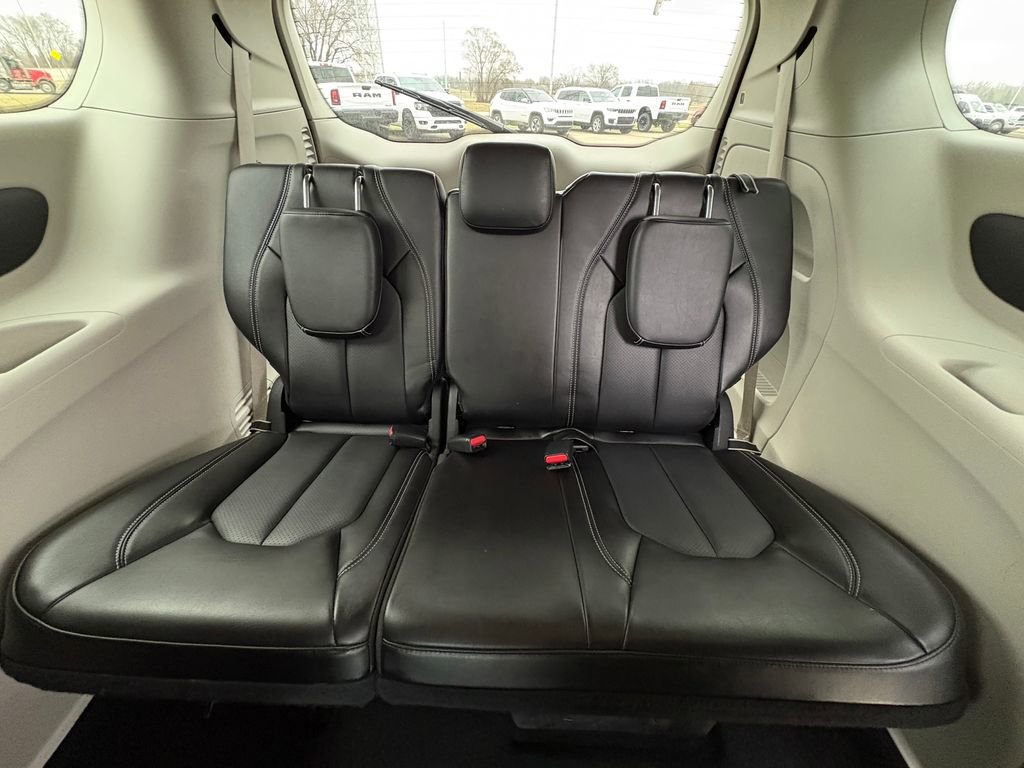 Used 2023 Chrysler Pacifica Touring-L image 29
