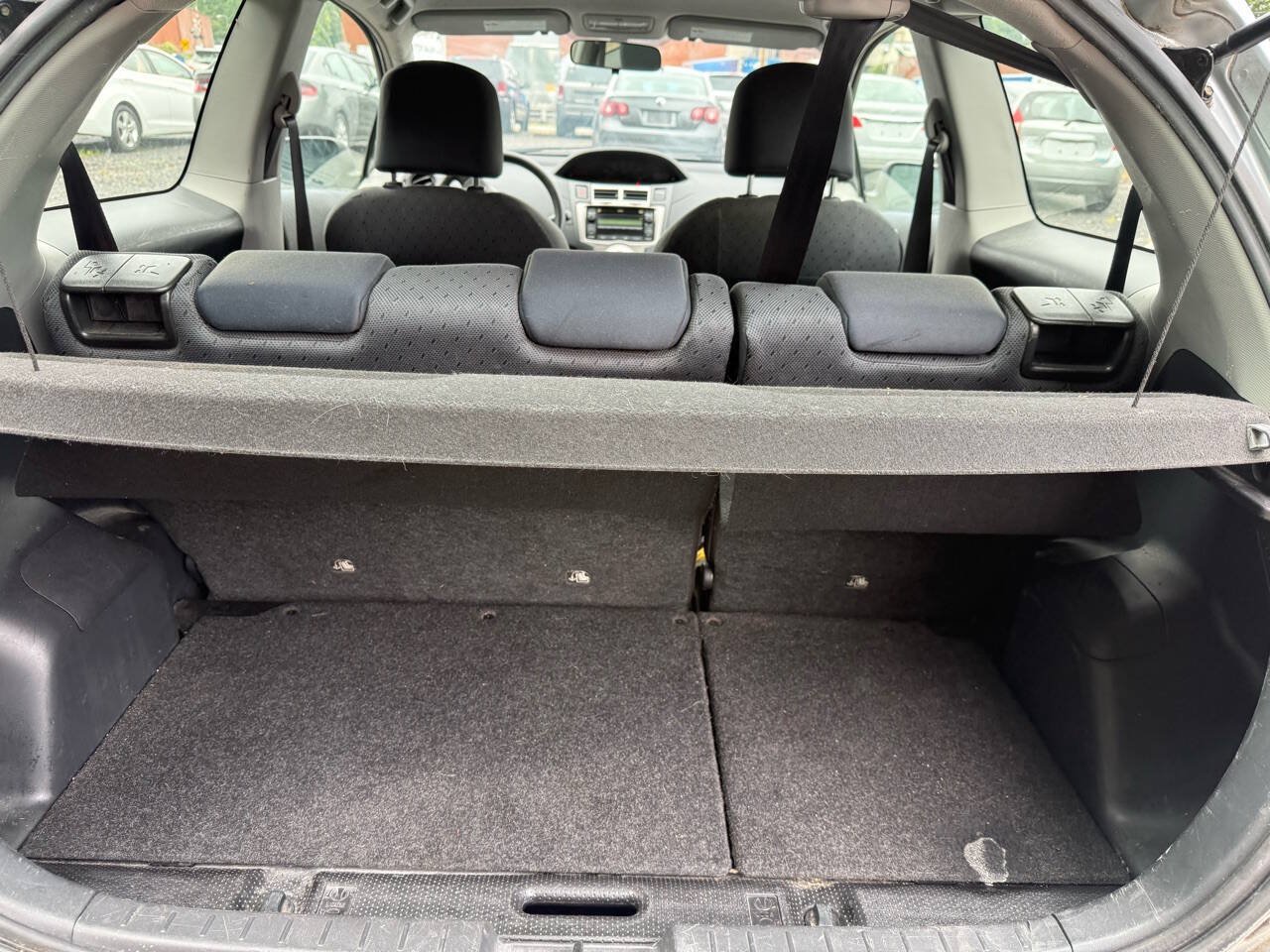 Used 2010 Toyota Yaris 2-Door Hatchback FWD image 9