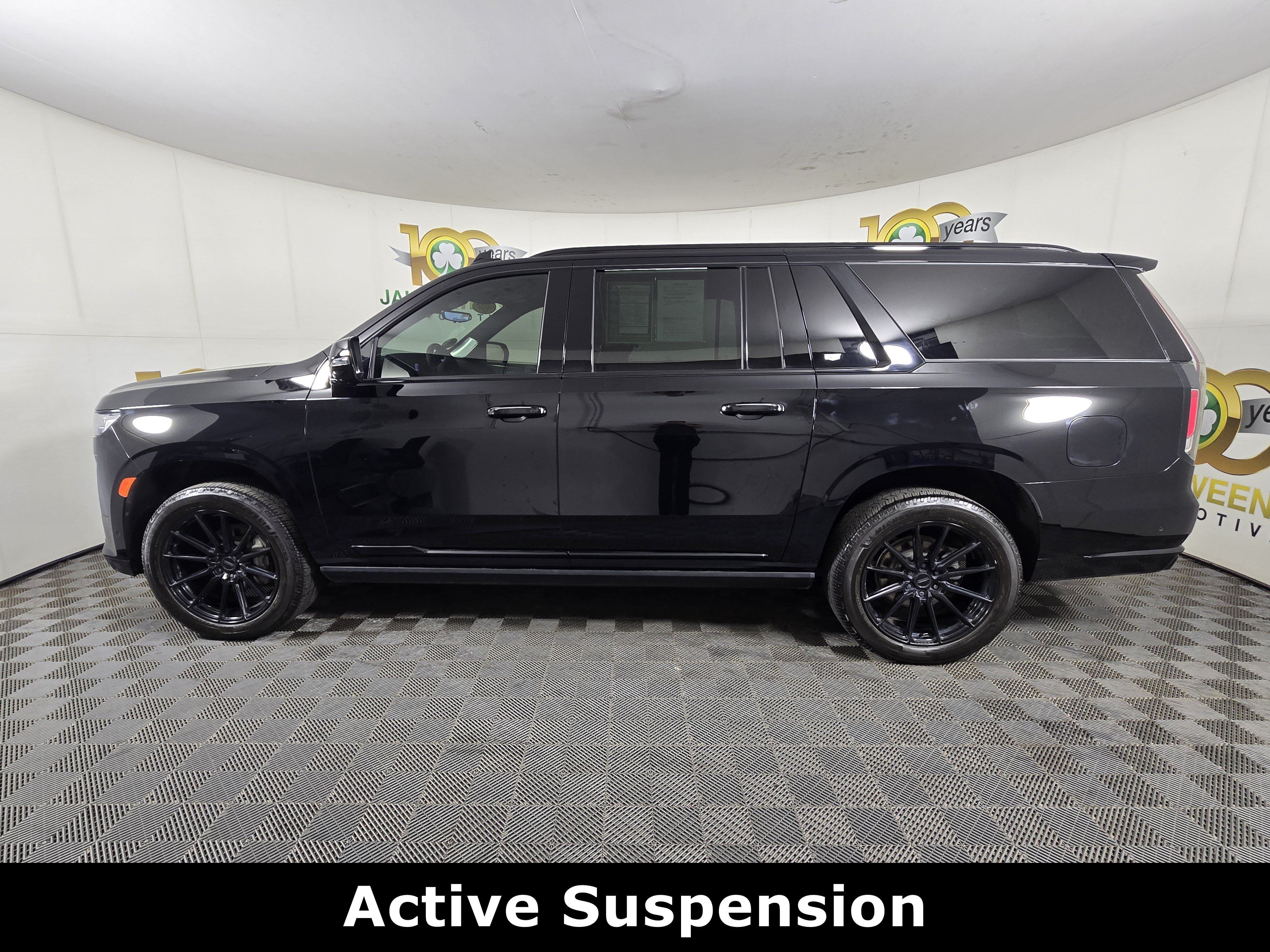 Certified 2024 Cadillac Escalade ESV Sport w/ LPO, ONYX Package AWD/4WD image 4