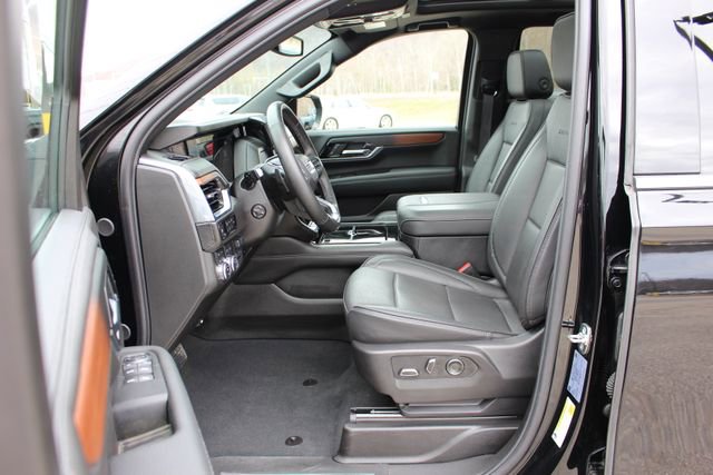Used 2025 GMC Yukon Denali w/ Sun & Power Step Package image 9