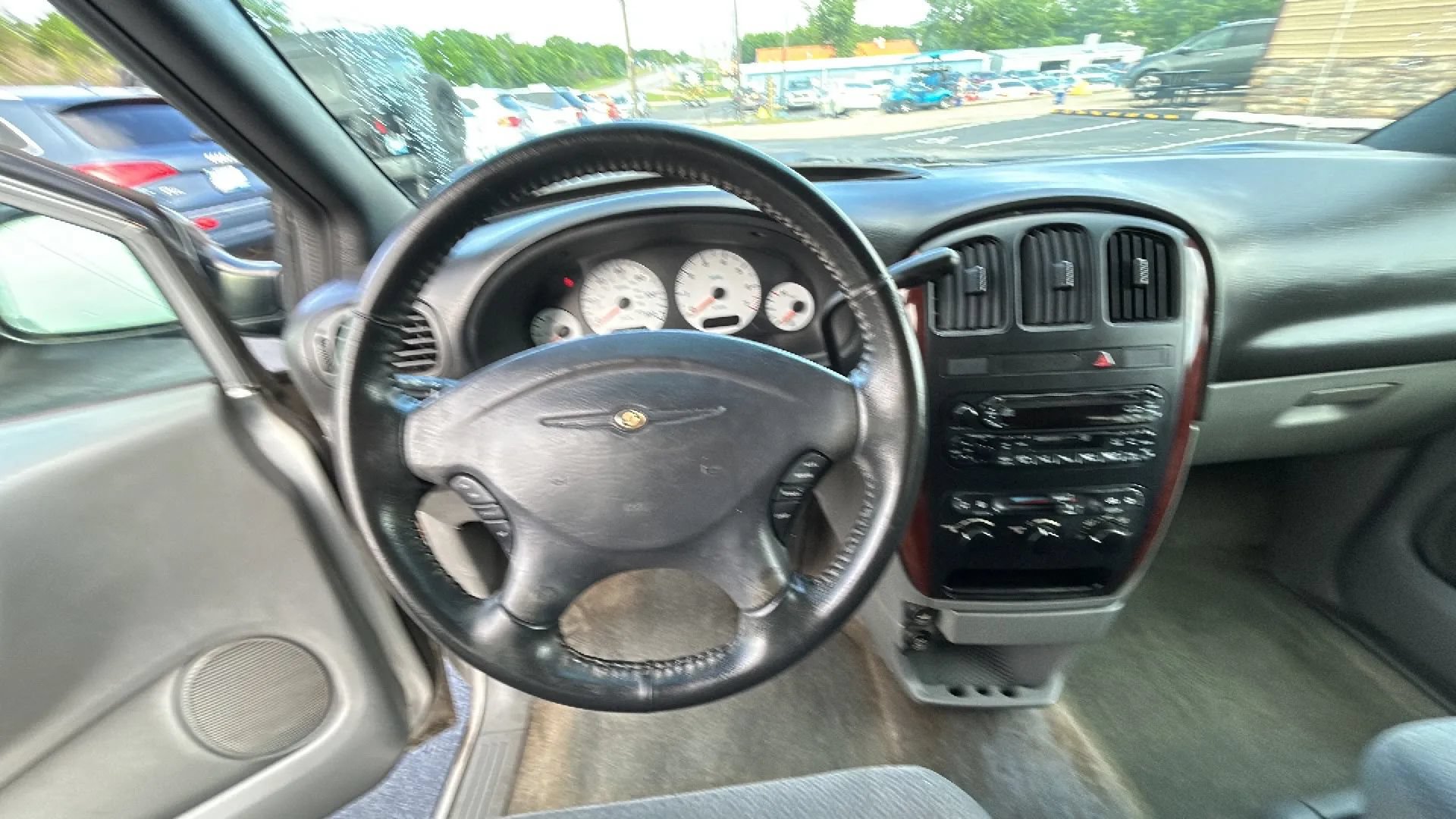 Used 2004 Chrysler Town & Country Touring FWD image 26