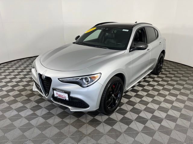 Used 2020 Alfa Romeo Stelvio Ti Sport w/ Quick Order Package 22S Sport AWD/4WD image 3