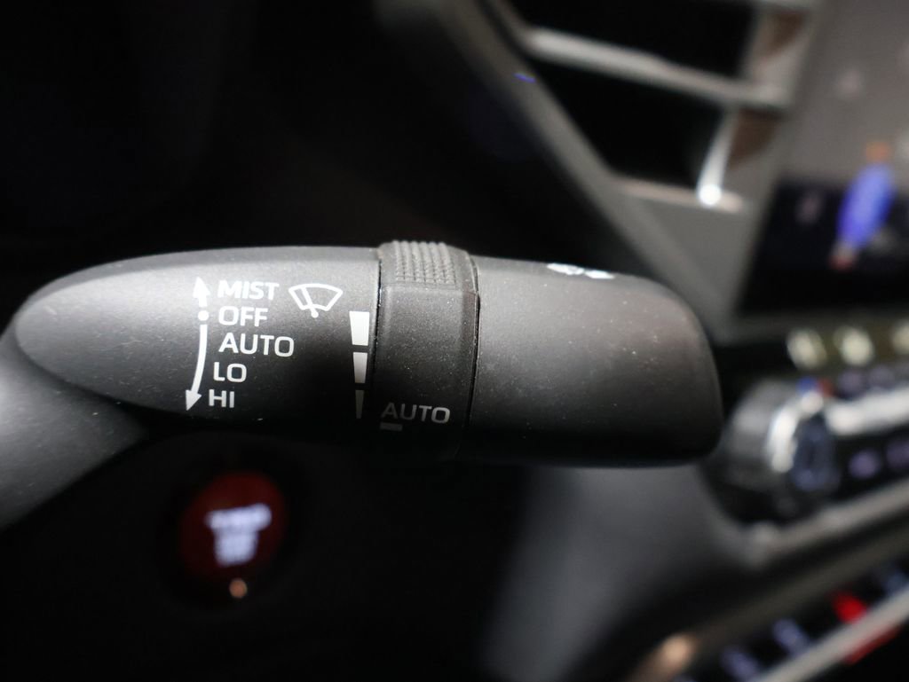 Used 2025 Toyota Tundra Platinum image 37