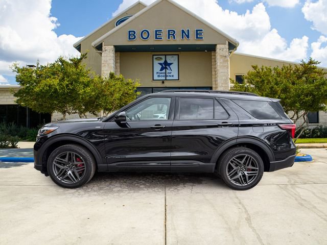 Used 2025 Ford Explorer ST-Line w/ ST-Line Street Pack AWD/4WD image 2