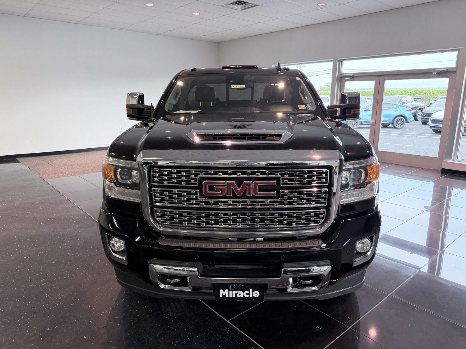 Used 2018 GMC Sierra 2500 Denali w/ Duramax Plus Package AWD/4WD image 15
