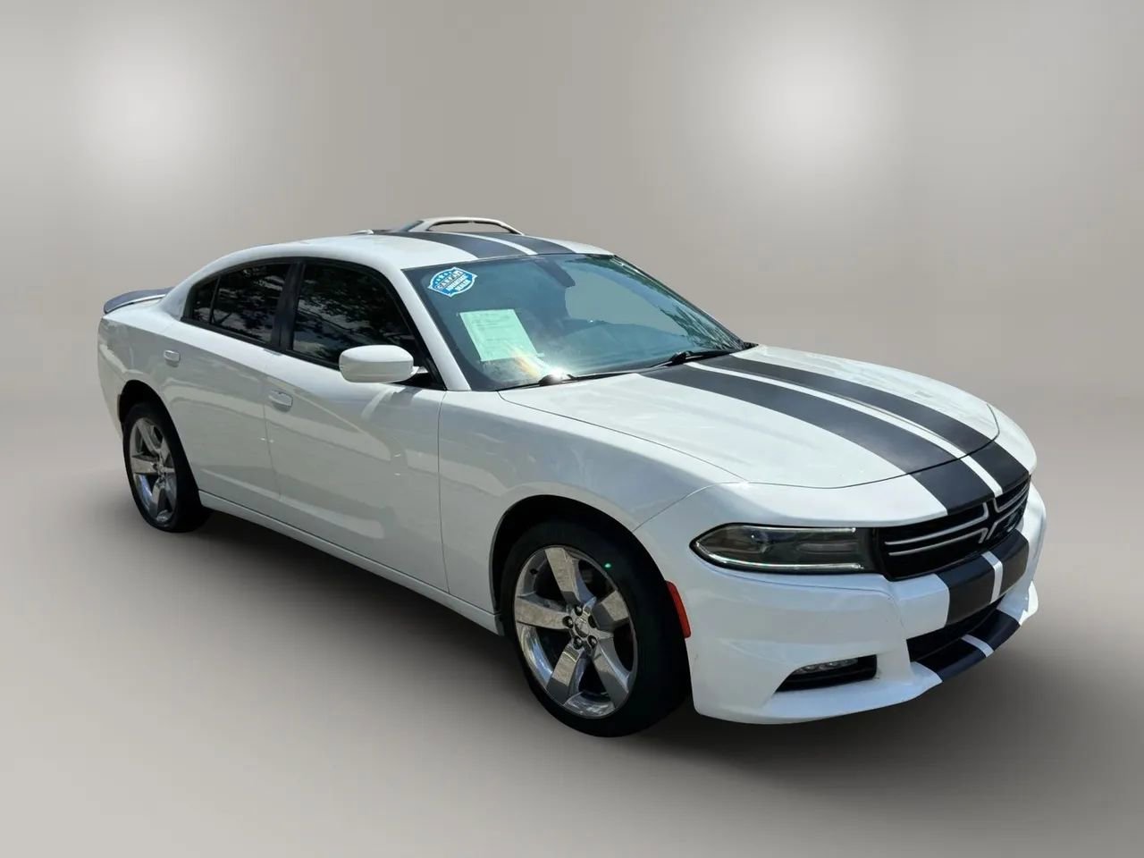 Used 2019 Dodge Charger SXT AWD/4WD image 2